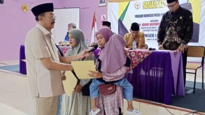 Agung Widyantoro Salurkan Bantuan Beasiswa PIP di Brebes: Pastikan Tak Ada Anak Putus Sekolah
