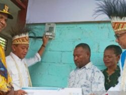 Menteri ESDM Bahlil Lahadalia Nyalakan Listrik Rumah Orang Asli Papua di Kabupaten Supiori
