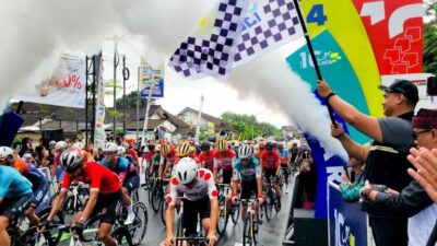 Menpora Dito Ariotedjo Lepas Balap Sepeda Internasional Tour de Banyuwangi Ijen Etape Terakhir