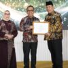 Selamat! Gubernur Babel Hidayat Arsani Terima Penghargaan Provinsi Layak Anak 2025