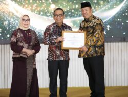 Selamat! Gubernur Babel Hidayat Arsani Terima Penghargaan Provinsi Layak Anak 2025