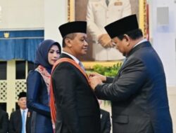Menteri ESDM Bahlil Lahadalia Terima Penghargaan Bintang Mahaputera Adipurna Dari Presiden