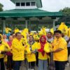 Lamhot Sinaga Bagikan Sembako ke Warga Sumut III Dalam Rangka HUT ke-61 Partai Golkar