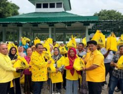 Lamhot Sinaga Bagikan Sembako ke Warga Sumut III Dalam Rangka HUT ke-61 Partai Golkar
