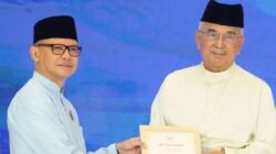 Menteri P2MI Mukhtarudin Terima Gelar Kehormatan Tun Perak dari DMDI Malaysia