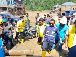 Menteri ESDM Bahlil Lahadalia Gerak Cepat Pulihkan Listrik & Salurkan Bantuan ke Korban Banjir Bandang Agam
