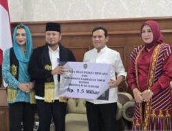 Gubernur Kaltim Rudy Mas’ud Serahkan Bantuan Rp 1,5 Miliar untuk Korban Bencana di Aceh