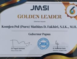 Gubernur Papua Mathius Fakhiri Diganjar Penghargaan Golden Leader pada Peringatan HPN 2026