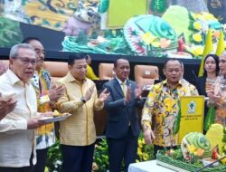 Setnov Hadiri HUT ke-58 Fraksi Partai Golkar DPR, Sempat Berbincang dengan Bahlil Lahadalia