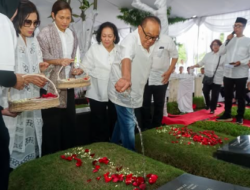 84 Tahun Kelompok Usaha Bakrie, Aburizal Bakrie Pimpin Ziarah dan Doa Bersama di TPU Karet Bivak