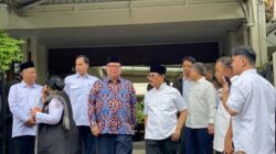 Airlangga Hartarto Melayat ke Rumah Duka Try Sutrisno, Sebut Indonesia Kehilangan Tokoh Bangsa