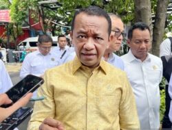 Menteri ESDM Bahlil Lahadalia Siapkan Insentif Konversi Motor Bensin ke Motor Listrik