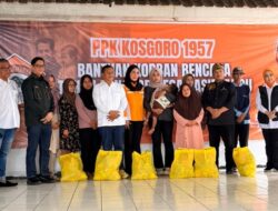 Sari Yuliati Tinjau Lokasi Longsor di Cisarua, Serahkan Bantuan untuk Warga Terdampak