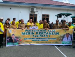 Tak Cuma Bicara Hukum, Mangihut Sinaga Buktikan Aksi Nyata untuk Petani Dairi Lewat Bantuan Alsintan