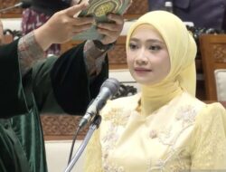 Adela Kanasya Adies Resmi Dilantik Jadi Anggota DPR RI Gantikan Adies Kadir